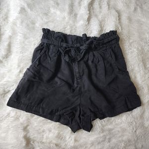 Chloe and Katie black paperbag high waisted high rise shorts size medium